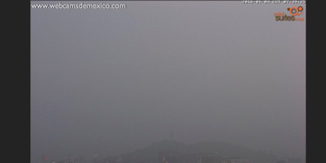 Suspenden operaciones en el AICM por banco de neblina (imagen de archivo).