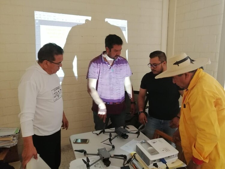 15 drones forman parte del equipo de los brigadistas.