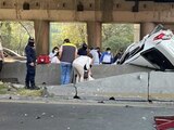 Cae auto de puente vial en Tlalnepantla y deja cuatro lesionados