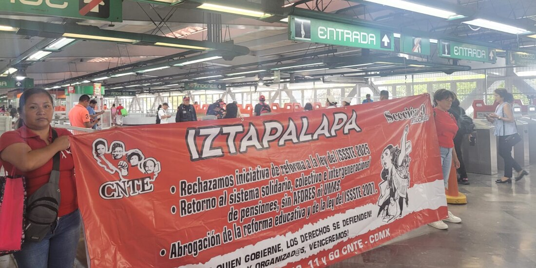 Manifestantes de la CNTE abren "Metro popular".