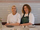 ANTONIETA y su hija Cristina, ayer.