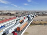 Largas filas de tráileres en el puente internacional Zaragoza-Ysleta, en Ciudad Juárez, el 11 de febrero de 2025