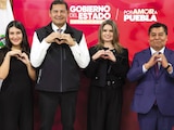 EL GOBERNADOR Alejandro Armenta
(c.), ayer, en conferencia de prensa.