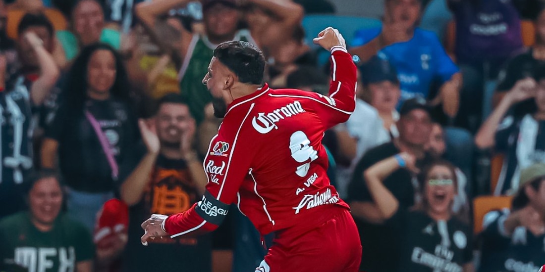 Alexis Vega festeja el primer gol del Toluca en la final de la Leagues Cup contra Monterrey.