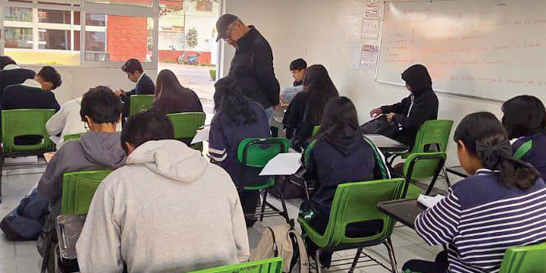 ACTIVIDAD ACADÉMICA dentro de una secundaria, en imagen de archivo.