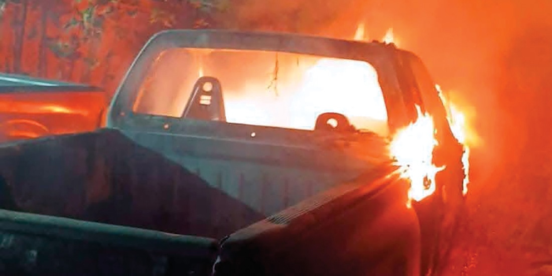 UNO DE LOS VEHÍCULOS siniestrados, que son propiedad del exalcalde, ayer.