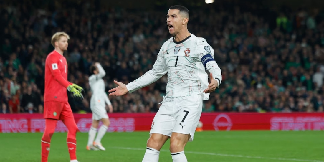 Cristiano Ronaldo hace una protesta en un juego eliminatorio de Portugal rumbo al Mundial 2026.