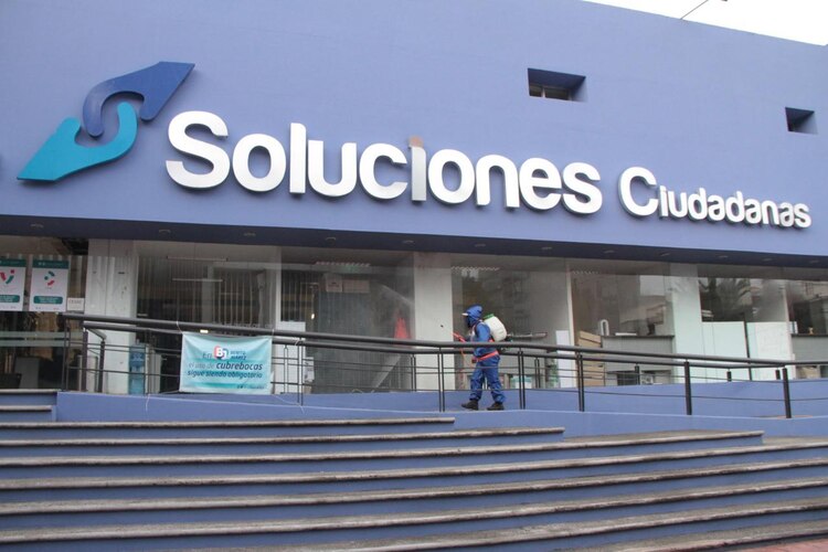 Personal de limpieza y desinfección.