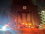 Fotografía del incendio desde el exterior del edificio.