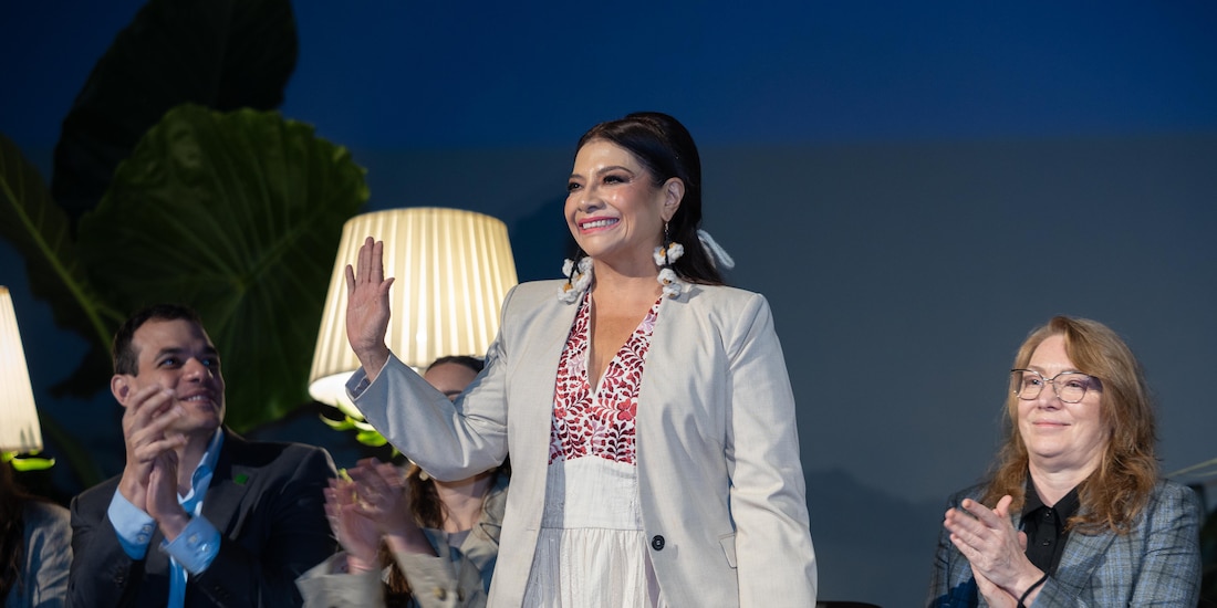 Clara Brugada Molina, jefa de Gobierno de la Ciudad de México, durante la entrega del programa Capital Semilla