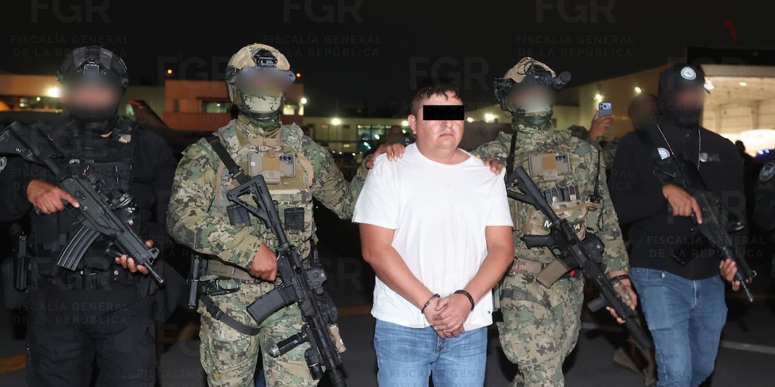 Audias "N", escoltado por autoridades federales tras ser detenido en Nayarit.