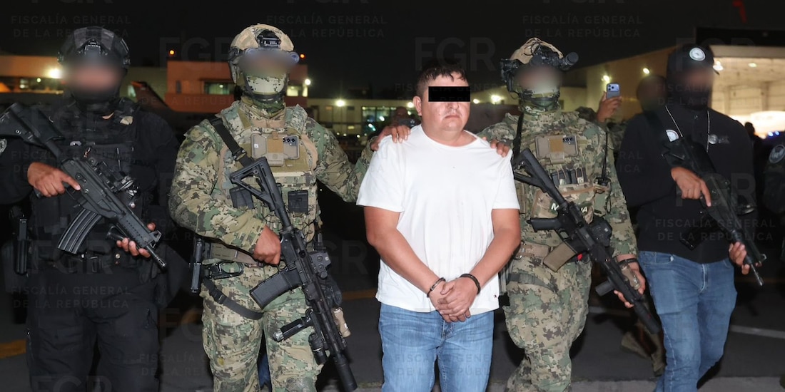 Audias "N", escoltado por autoridades federales tras ser detenido en Nayarit.