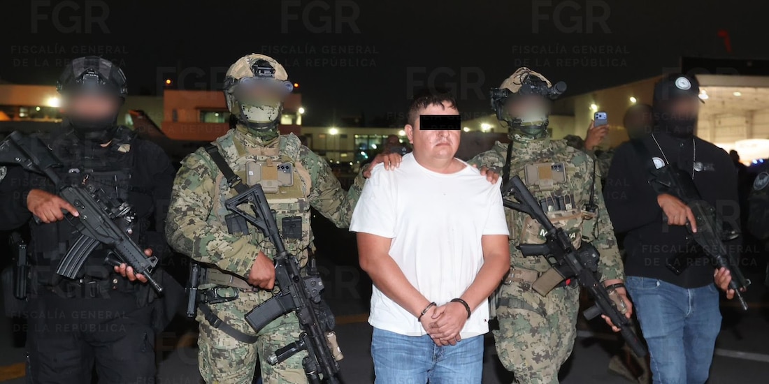 Audias "N", escoltado por autoridades federales tras ser detenido en Nayarit.