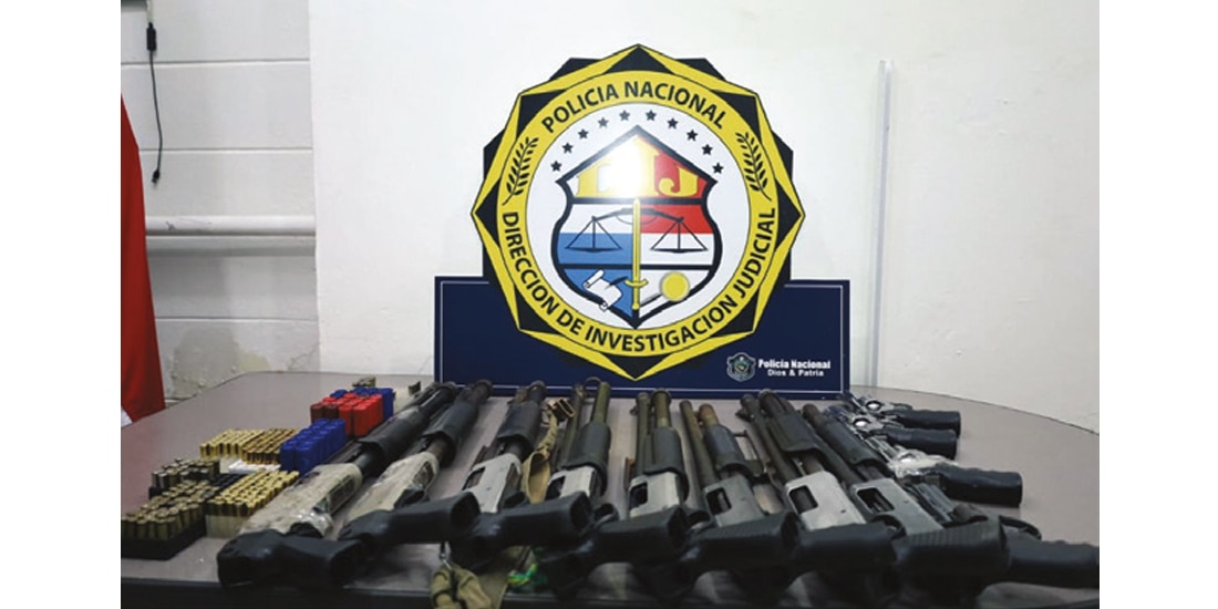 Armamento asegurado durante los operativos en Colombia y Chile en 2025.