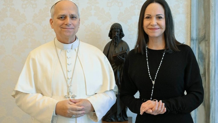 El Papa León XIV recibe a María Corina Machado en el Vaticano.