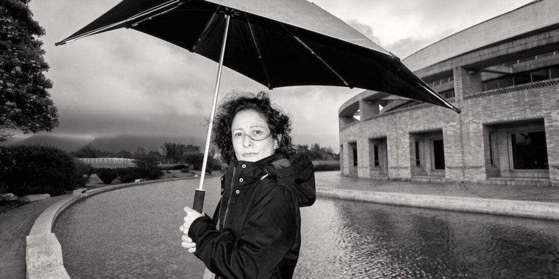 La narradora, en Bogotá, Colombia, en una sesión fotográfica para promocionar su obra.