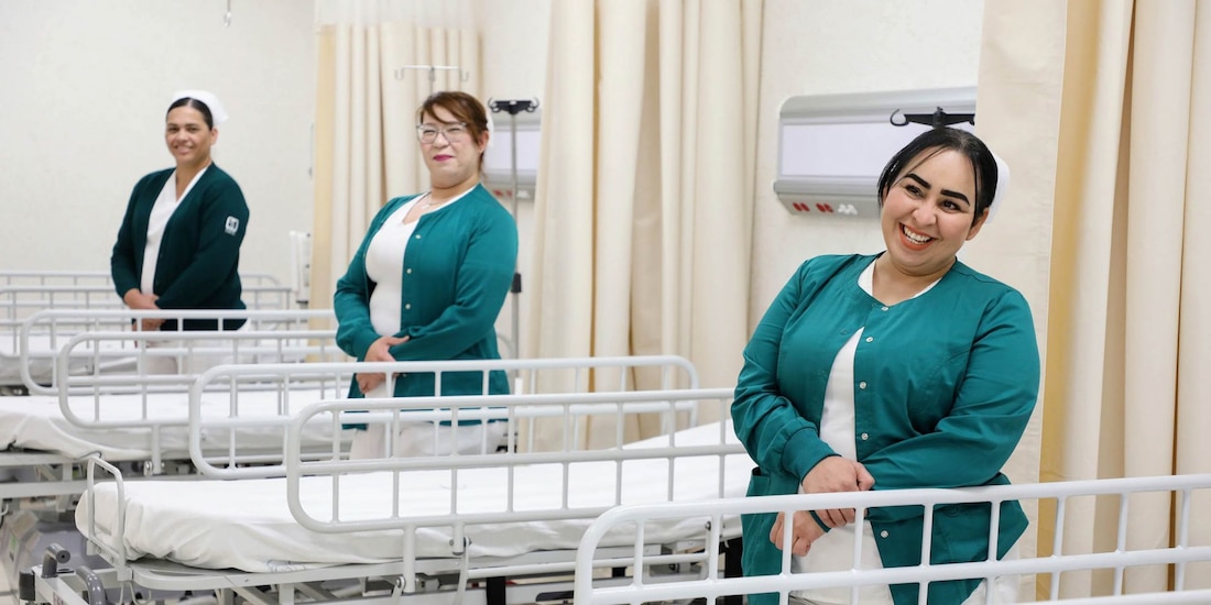 Cada 12 de mayo se celebra el Día Internacional de la Enfermería para reconocer el trabajo esencial del personal de enfermería y honrar a Florence Nightingale, fundadora de la enfermería moderna.