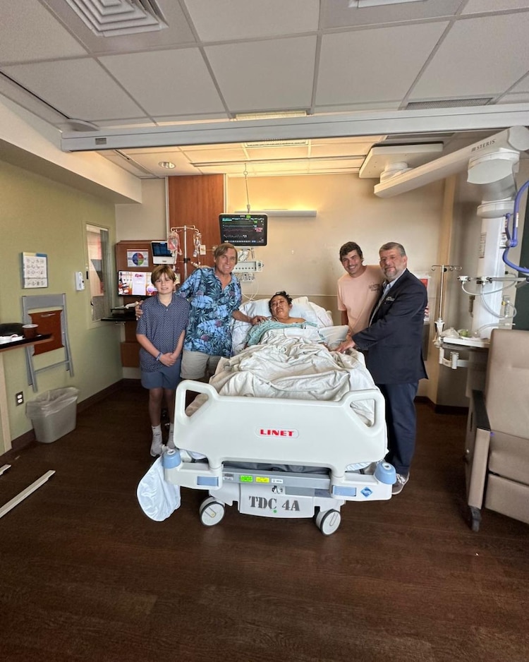 Madre del menor fallecido en accidente aéreo se encuentra "estable", según la Fundación Michou y Mau.