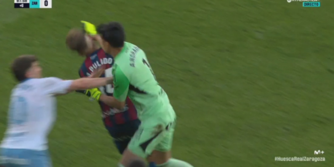 Esteban Andrada golpeó brutalmente a su rival.