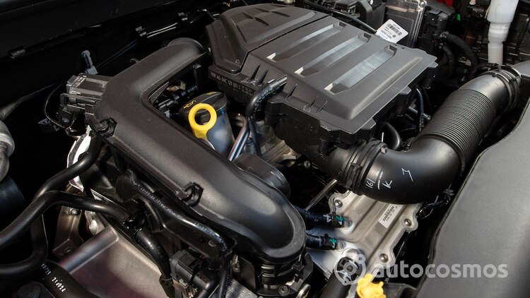 Motor cuatro cilindros TSI turbo.