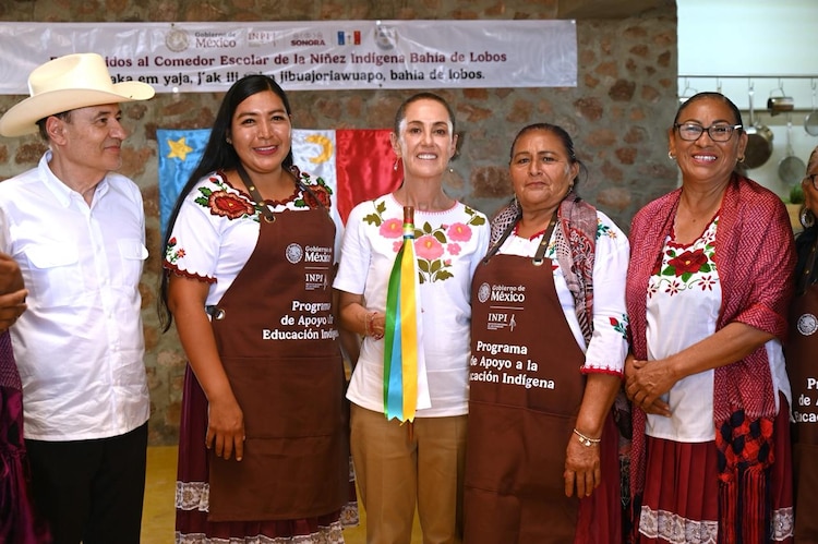 Presidenta inaugura comedor escolar de Bahía de Lobos.