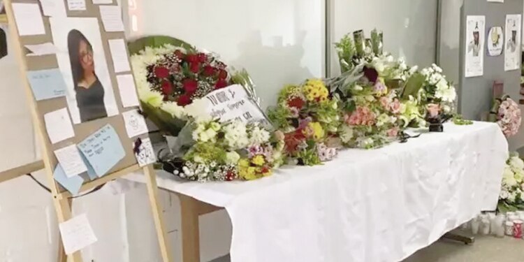 Altar colocado en el campus Cuautitlán en honor a Ana Daniela Barragán, ayer.