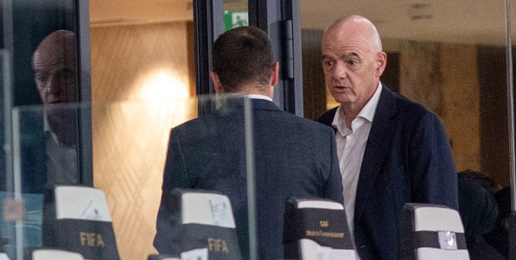 Gianni Infantino durante la reunión en Marruecos.