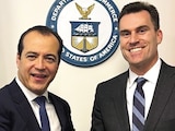 Luis Rosendo Gutiérrez, subsecretario de Comercio Exterior y William Kimmit, subsecretario de Comercio de EU, ayer.