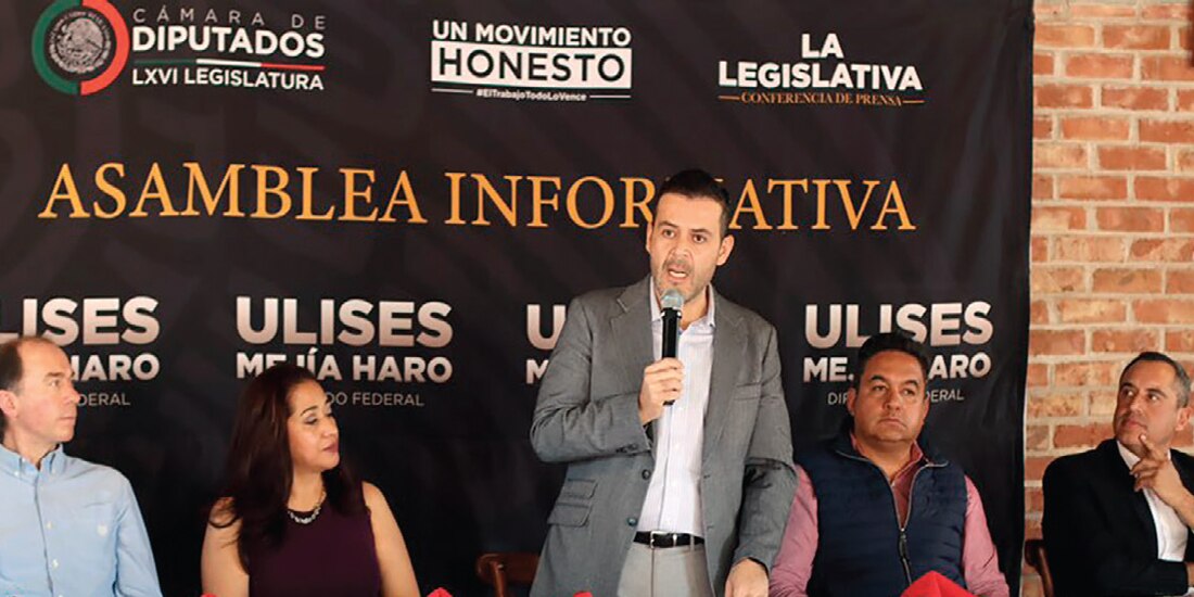 EL LEGISLADOR federal, en asamblea informativa en foto de archivo.