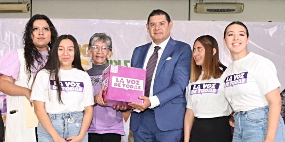 Alejandro Armenta en Puebla escucha “La Voz de Todas”