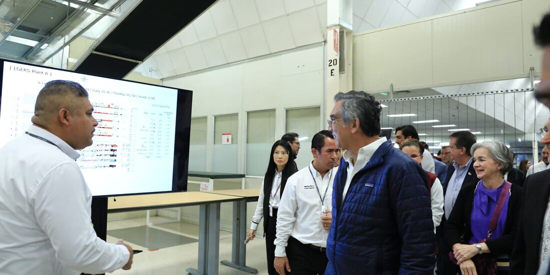 El Gobernador de Tamaulipas en el recorrido.