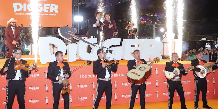 A ritmo de mariachi finalizó el evento, ayer.