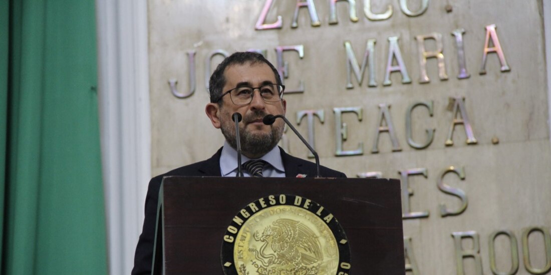 El secretario de Gobierno, César Cravioto, comparece ante el Congreso de la Ciudad de México para la entrega del informe gubernamental.