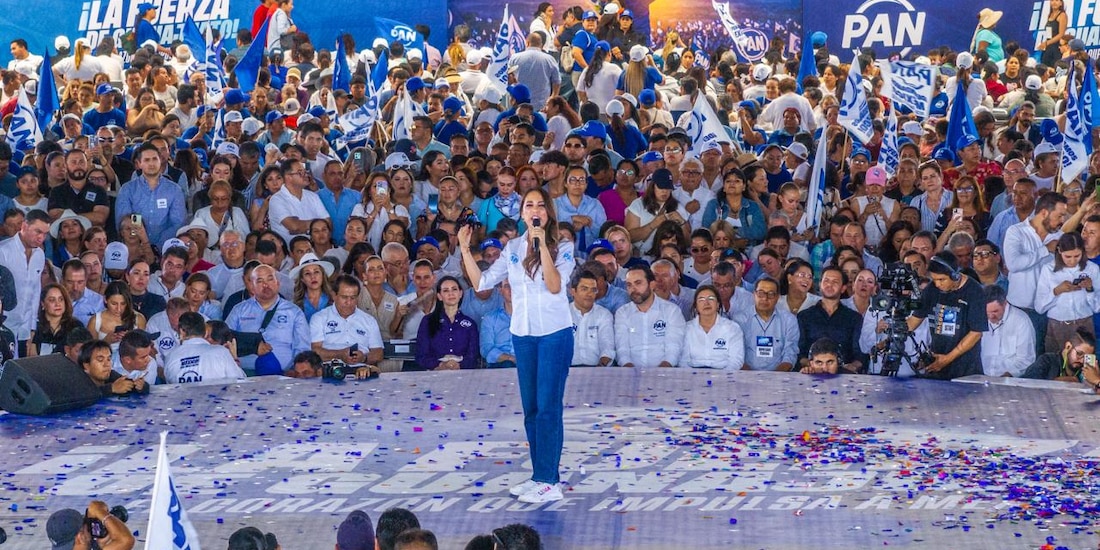 Al centro, la gobernadora de Guanajuato, Libia Dennise García Muñoz Ledo.