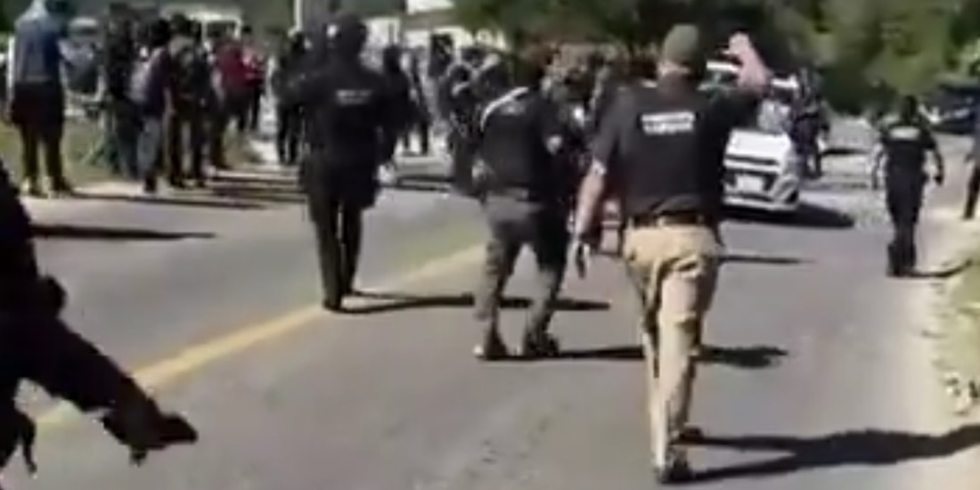 Cuatro heridos deja choque entre policías y bloqueadores en Chiapas