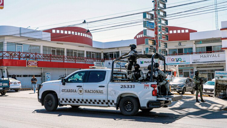 Elementos de la Guardia Nacional durante un operativo de vigilancia en Culiacán, Sinaloa, el 26 de octubre.