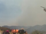 5 aeronaves combaten incendio forestal en Santa María, San Luis Potosí.