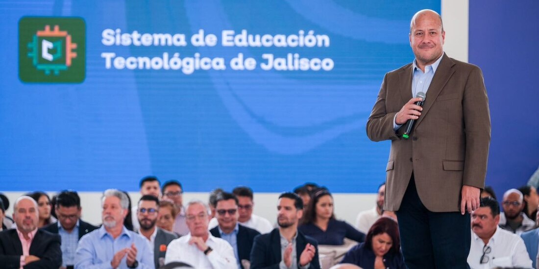 Enrique Alfaro presenta el primer Sistema de Educación Tecnológica en México.