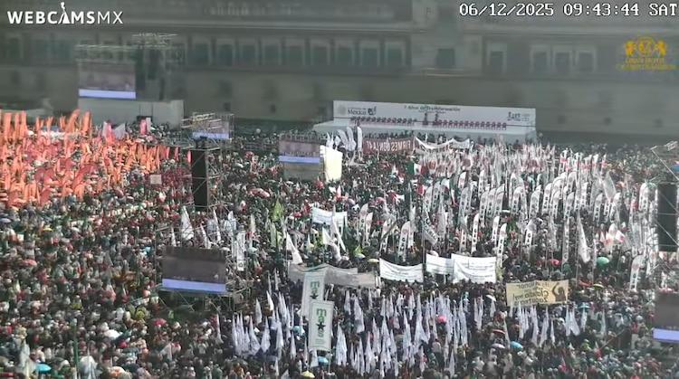 Zócalo lleno previo a inicio de mensaje de Sheinbaum.