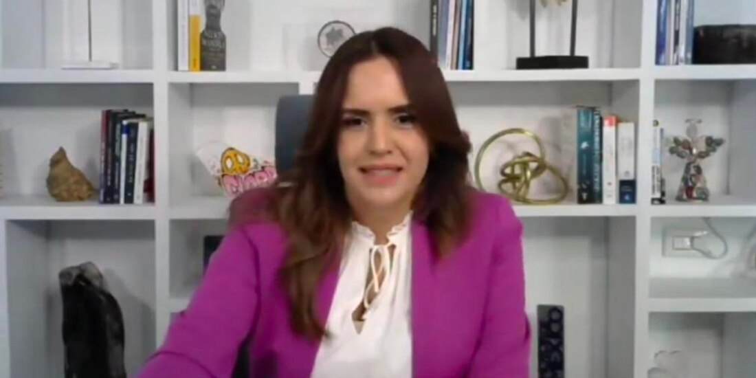 Clara Luz Flores Carrales, aspirante a candidatura por Morena a gubernatura de Nuevo León.