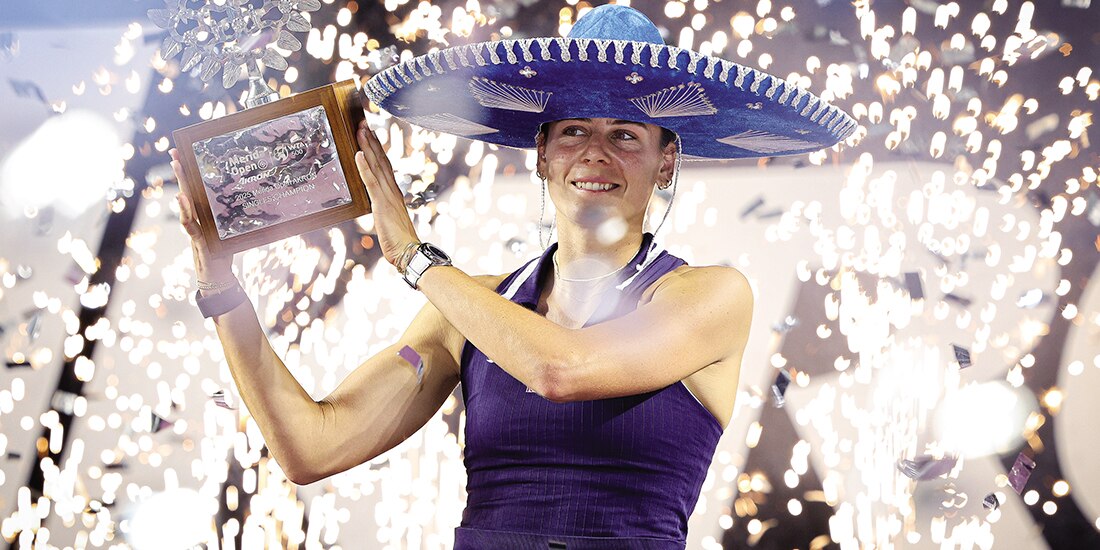 La estadounidense celebra su triunfo, ayer, en el Open AKRON.