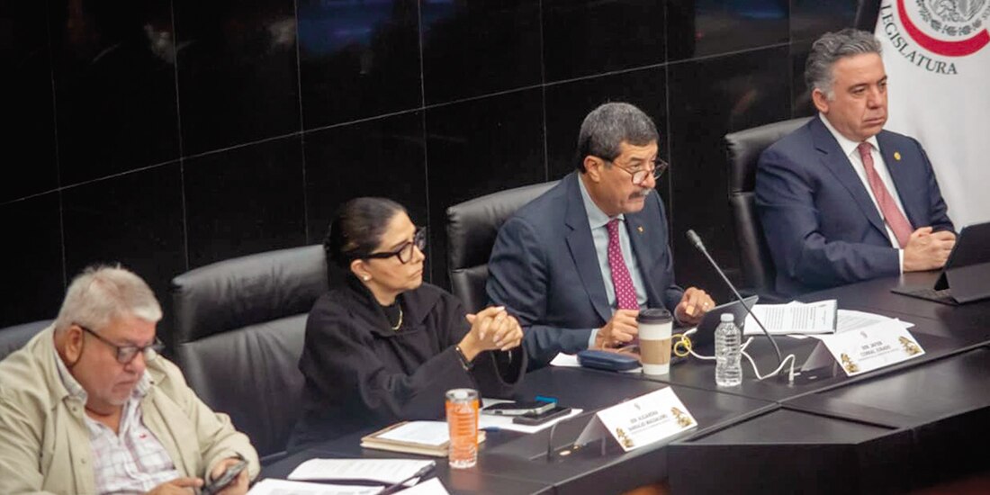 De izq. a der.: Manuel Huerta Ladrón de Guevara, Alejandra Barrales, Javier Corral Jurado y Enrique Inzunza Cázarez, ayer durante las consultas públicas.