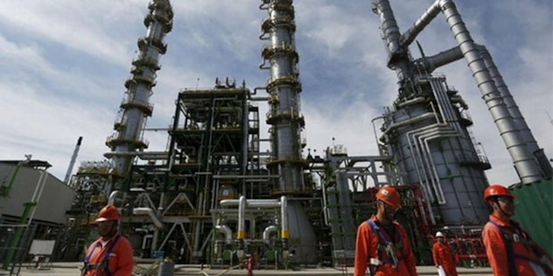 Personal de Pemex mantiene labores de enfriamiento en Pajaritos.