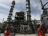 Personal de Pemex mantiene labores de enfriamiento en Pajaritos.