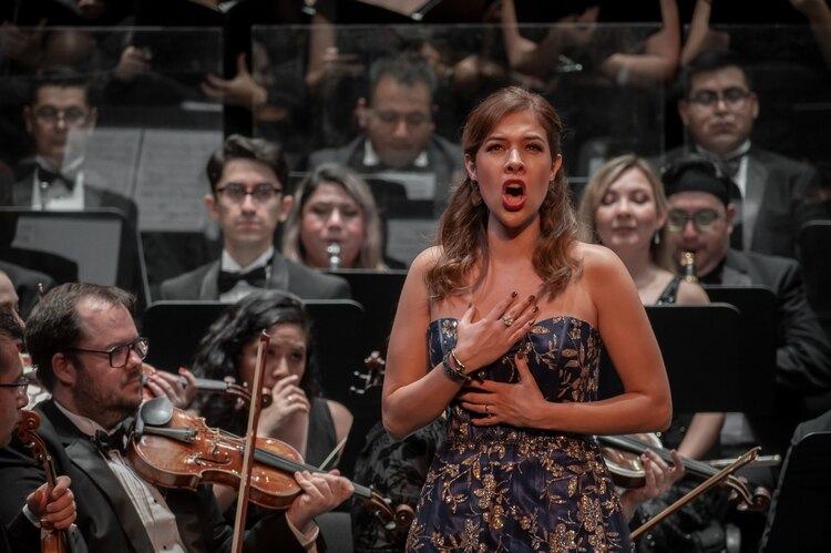 Música de Arturo Márquez, presente.