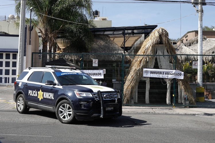 Clausuran cinco bares tras ataque armado en el bar Cantaritos en Querétaro.