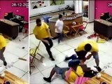 Intenta asaltar heladería y recibe golpiza por parte de empleados (VIDEO)