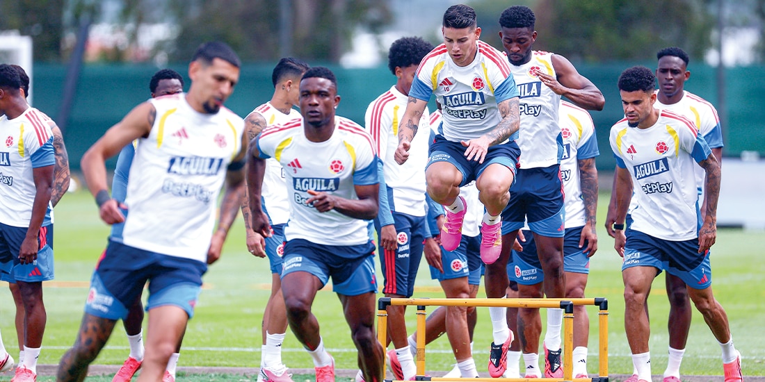JAMES RODRÍGUEZ y sus compañeros entrenan, ayer.