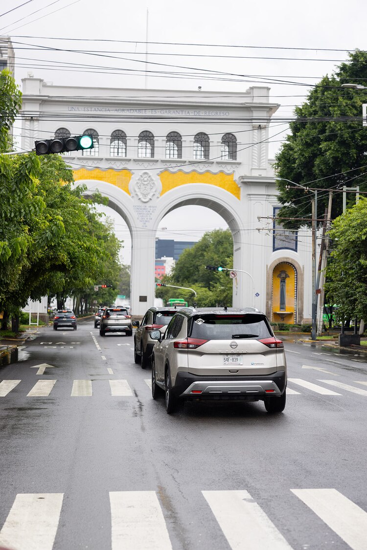 Nissan X-Trail e-POWER combina un diseño interior pensado para la comodidad de todos los pasajeros, con tecnologías de punta, para garantizar el máximo confort y seguridad al volante.