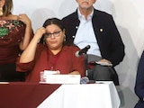 ANDRÉS MANUEL López Beltrán, en la sesión del Consejo Nacional de Morena, junto a Citlalli Hernández, presidenta de la Comisión de Elecciones, el pasado 3 de mayo.